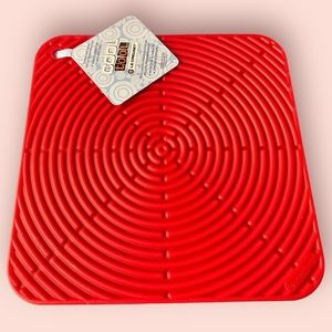 Le Creuset Large Square Silicone Trivet Pot Mat / Surface Protector (Cherry)